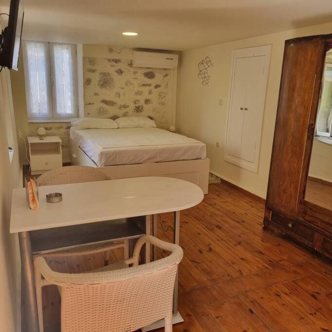Evi'S Touch 1 Apartment Poros Town Bagian luar foto