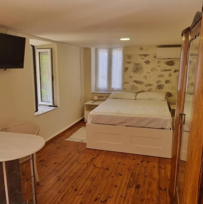 Evi'S Touch 1 Apartment Poros Town Bagian luar foto