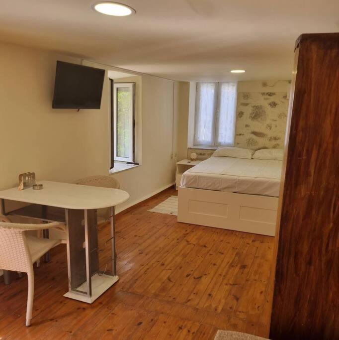 Evi'S Touch 1 Apartment Poros Town Bagian luar foto